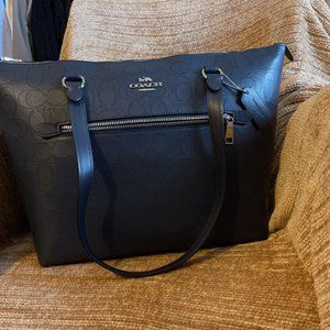 GALLERY TOTE in SIGNATURE LEATHER